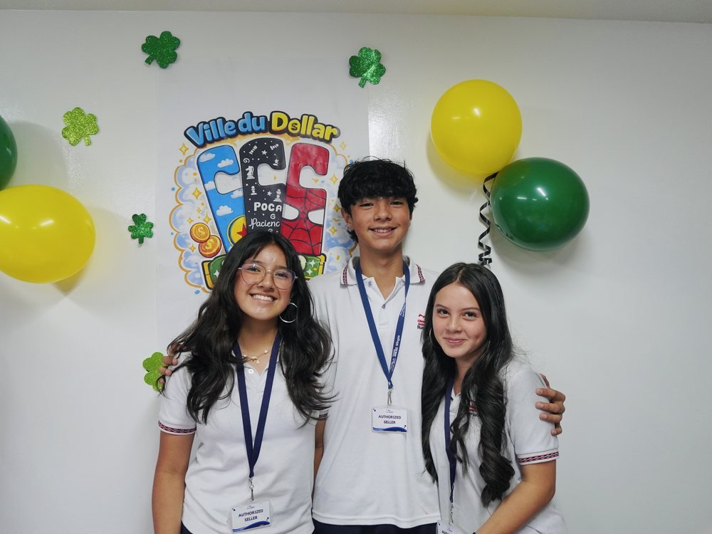 Middle school students at Gimnasio Superior Nuevos Andes